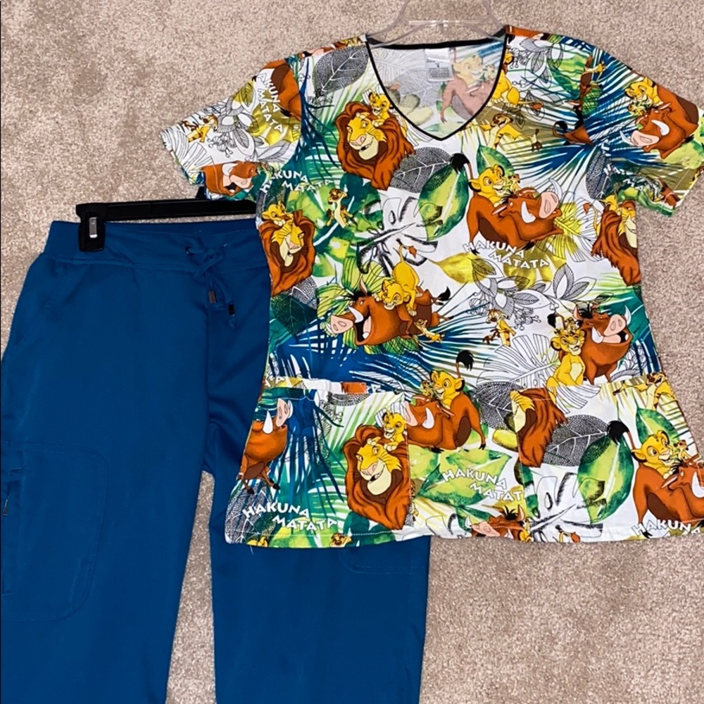 Hakuna Matata (Lion King) Scrub top w/ blue pants